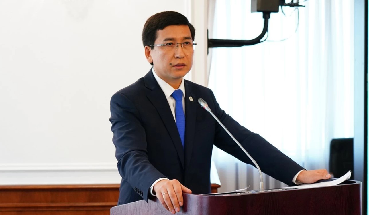 Аймағамбетов аурухана мен дүкендерде тұратын құмар ойын аппараттары туралы мәселе көтерді