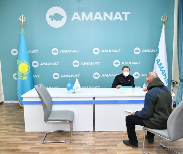 «AMANAT» ПАРТИЯСЫ: ДЕПУТАТ АЗАМАТТАРДЫҢ ЖЕКЕ МӘСЕЛЕЛЕРІН ТЫҢДАДЫ