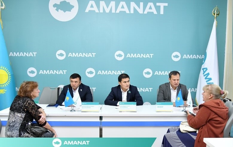 «AMANAT» ПАРТИЯСЫ: ҚИЫНДЫҚҚА ТАП БОЛҒАНДАР КӨМЕК СҰРАП КЕЛДІ