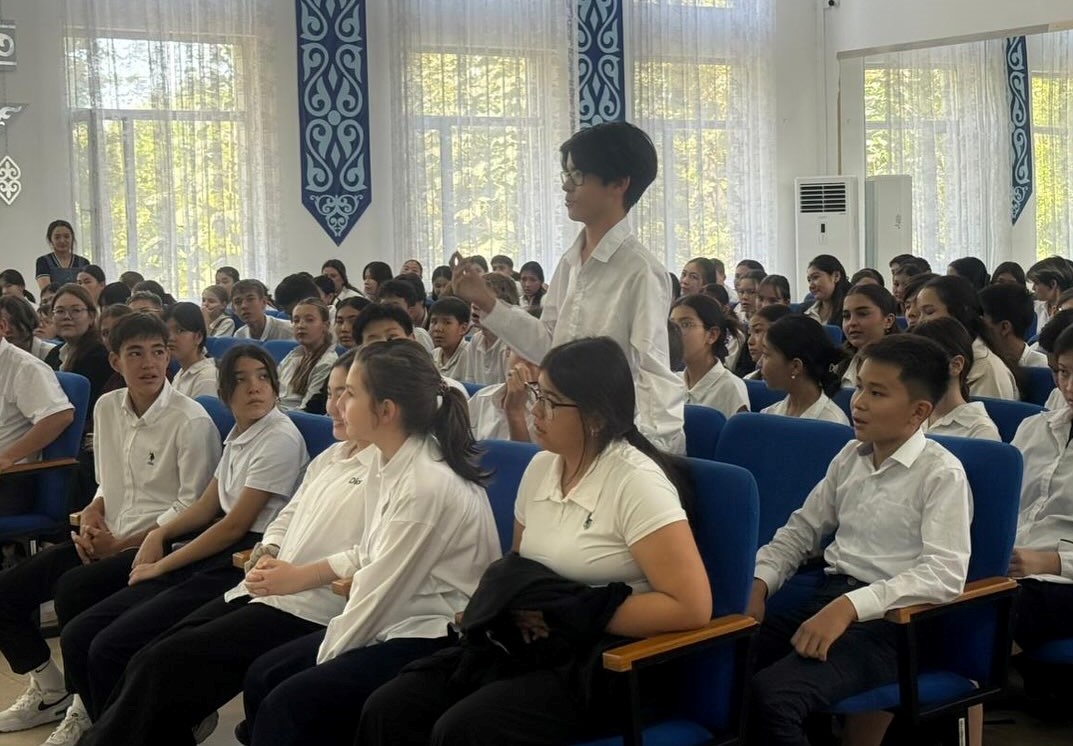 «AMANAT» ПАРТИЯСЫ: ОҚУШЫЛАРДЫҢ ҚҰҚЫҚТЫҚ САУАТЫН АРТТЫРУҒА БАҒЫТТАЛҒАН КЕЗДЕСУ ӨТТІ