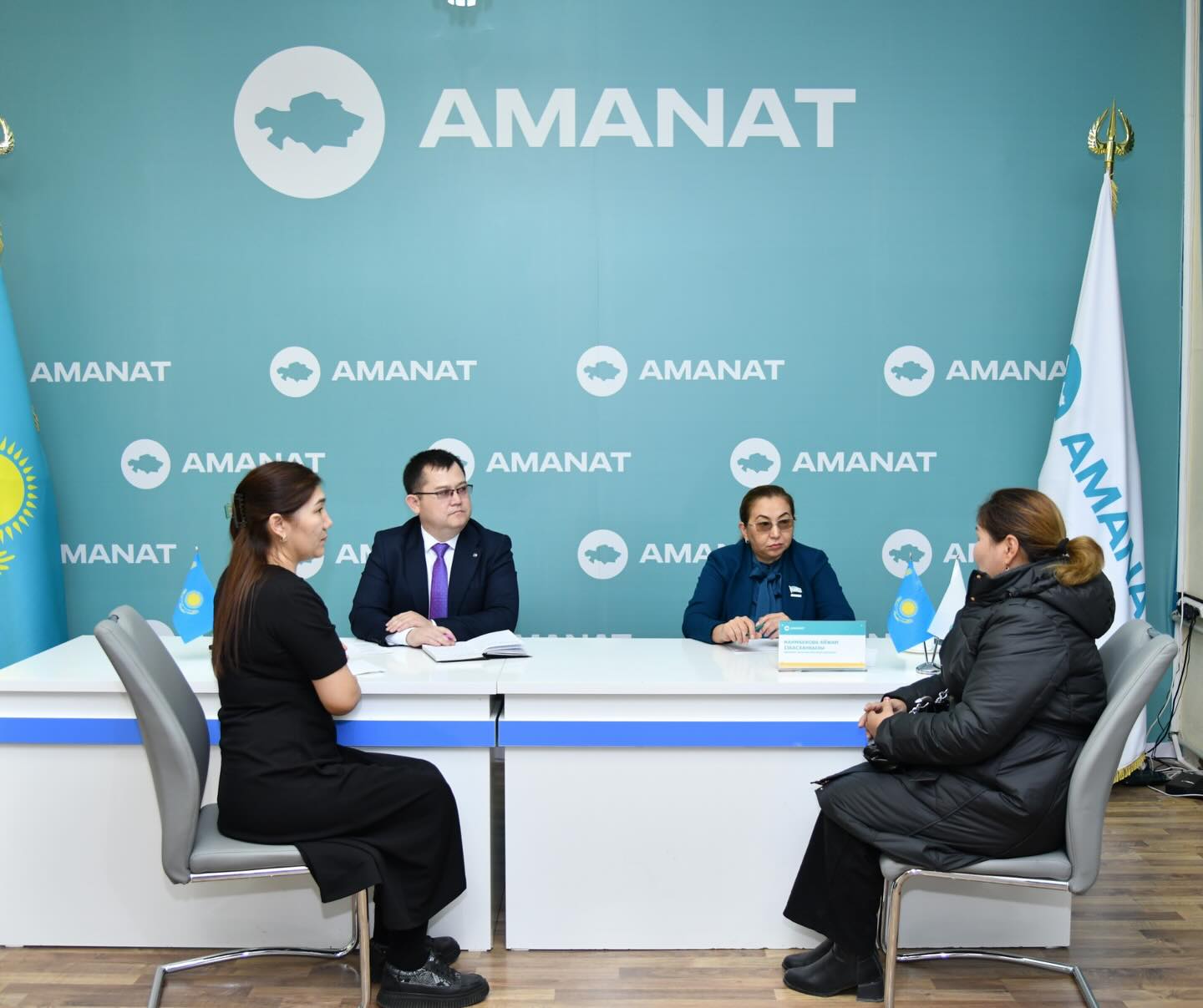 «AMANAT» ПАРТИЯСЫ: ДЕПУТАТ ТҰРҒЫНДАРДЫ ҚАБЫЛДАП, БІРНЕШЕ МӘСЕЛЕНІҢ ШЕШІЛУІНЕ ЫҚПАЛ ЕТТІ