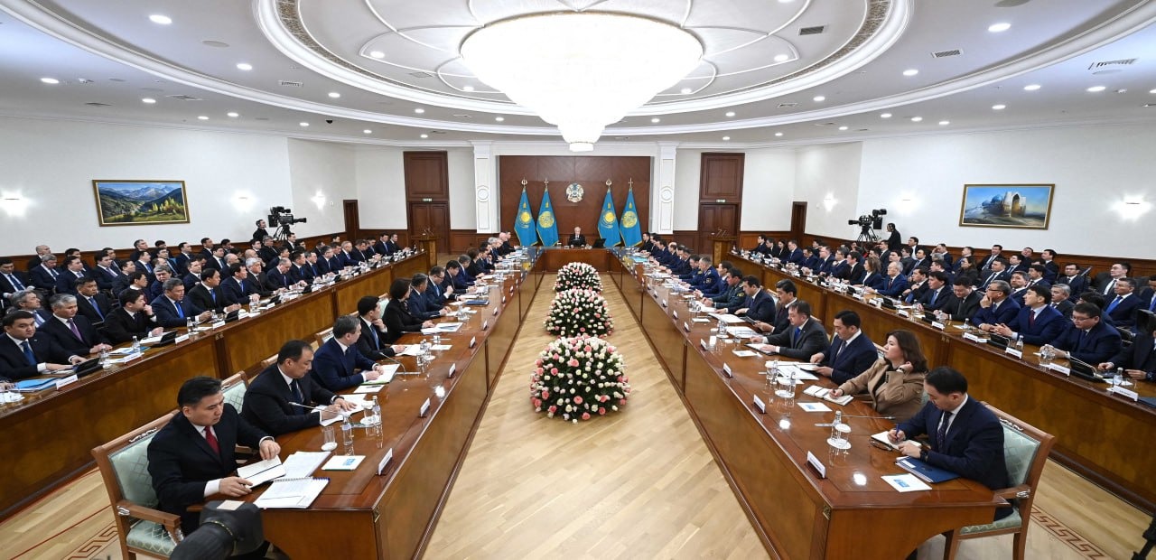 ҚАЗАҚСТАН ЖАҢА КОНСТИТУЦИЯҒА ҚАДАМ БАСТЫ: ӨТПЕЛІ КЕЗЕҢДЕГІ ЕЛДІҢ САЯСИ БАҒЫТЫ АЙҚЫНДАЛДЫ
