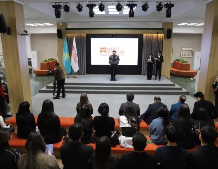 Студенттермен кездесуде жаңа Конституция жастарға елеулі мүмкіндіктер ашатыны атап өтілді