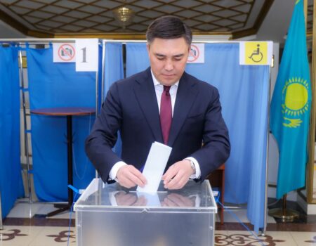 ШЫМКЕНТ ҚАЛАСЫНЫҢ ӘКІМІ ҒАБИТ СЫЗДЫҚБЕКОВ РЕФЕРЕНДУМДА ДАУЫС БЕРДІ