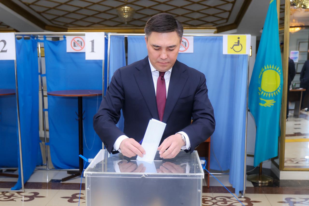 ШЫМКЕНТ ҚАЛАСЫНЫҢ ӘКІМІ ҒАБИТ СЫЗДЫҚБЕКОВ РЕФЕРЕНДУМДА ДАУЫС БЕРДІ