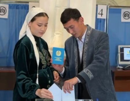 ШЫМКЕНТТЕ ЖАС ЖҰБАЙЛАР РЕФЕРЕНДУМҒА ҚАТЫСЫП, ӨЗ ТАҢДАУЛАРЫН ЖАСАДЫ